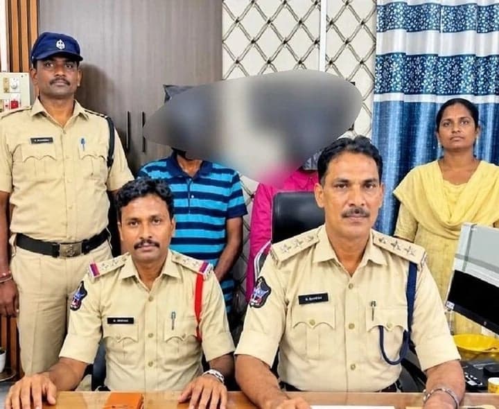 కూతురి హత్య... తల్లి, ప్రియుడు అరెస్ట్