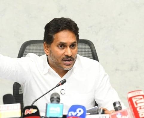 కాసేపట్లో పులివెందుల నేతలు, కార్యకర్తలతో జగన్‌ భేటీ