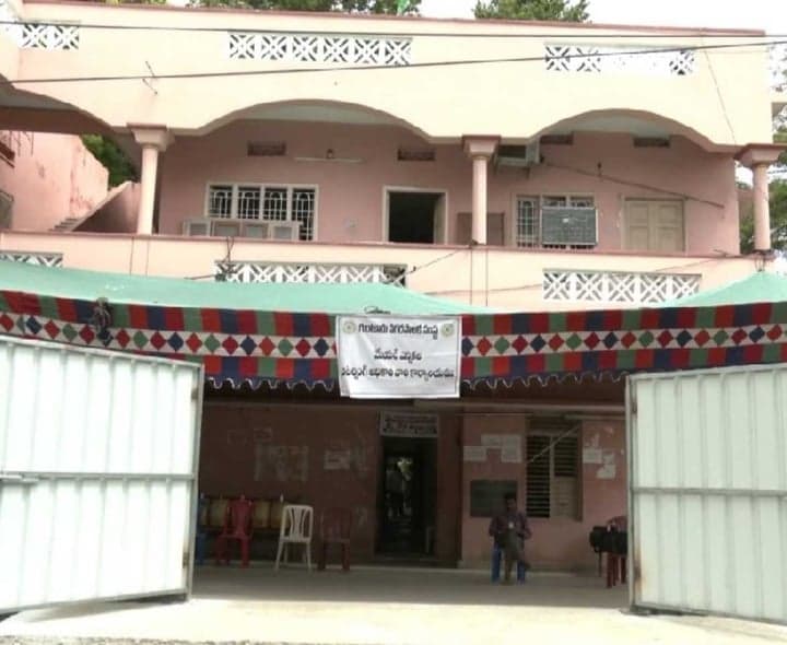 గుంటూరులో ఓటర్ల జాబితాలు కరవు - Udayam