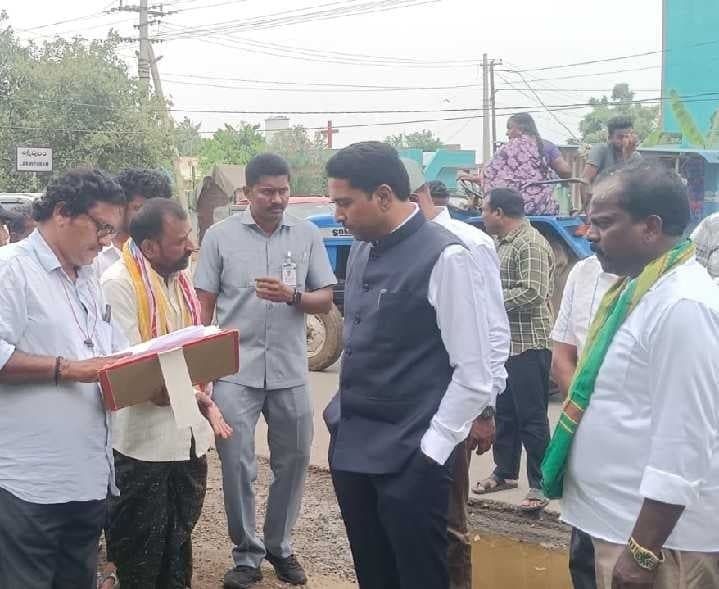 రామచంద్రాపురంలో కలెక్టర్ ఆదేశాలు - Udayam