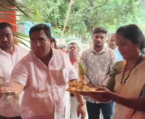పురపాలక సంఘం ఆధ్వర్యంలో కొలువుదీరిన వినాయకుడు - Udayam