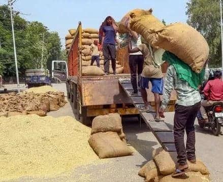 వడ్లకు రికార్డు ధర.. రూ.5 వేలు దాటిన రేటు!