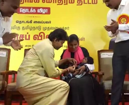 చిన్నారులకు బంగారు ఉంగరాల పథకం ప్రారంభించిన విజయ్‌ - Udayam