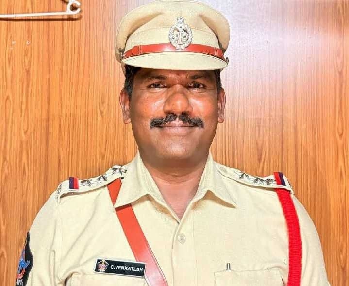 శ్రీకాళహస్తిలో వెల్ఫేర్ అసిస్టెంట్‌పై దాడి - Udayam