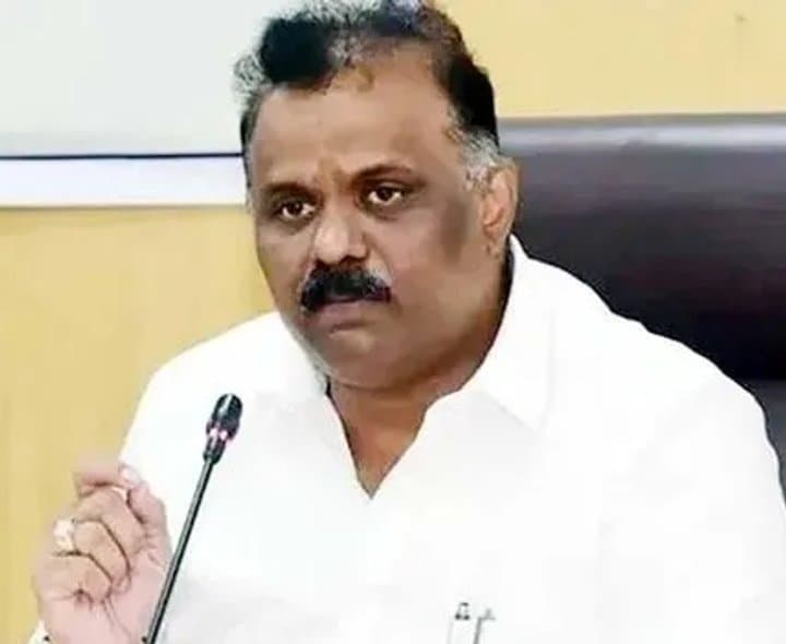 జగ్గయ్యపేట సీఐపై మంత్రి అనుగుణంగా ఆగ్రహం