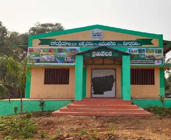 ఖానాపురం, వాయిలసింగారానికి 888 యూరియా బస్తాలు - Udayam