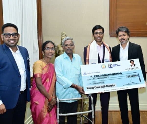 ప్రజ్ఞానందకు రూ.50 లక్షల బహుమతి అందించిన తమిళనాడు సీఎం విజయ్