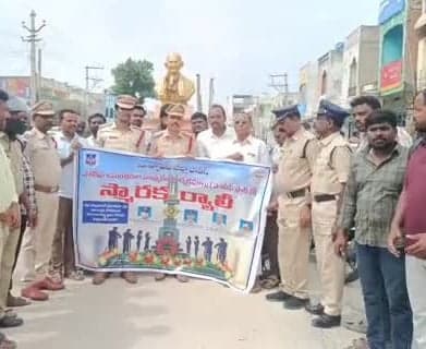తుంగతుర్తిలో పోలీసుల బైక్ ర్యాలీ - Udayam