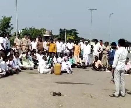 బిచ్కుందలో విద్యుత్ కోసం రైతుల ధర్నా - Udayam