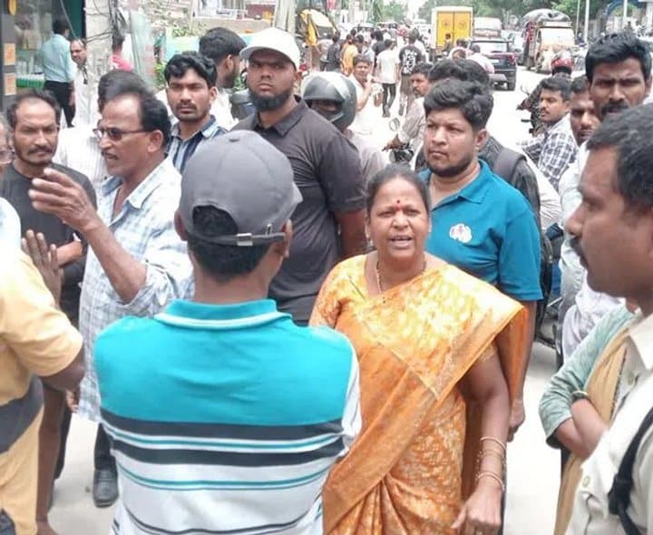 కొండాపూర్‌ ఆక్రమణల తొలగింపులో ఉద్రిక్తత