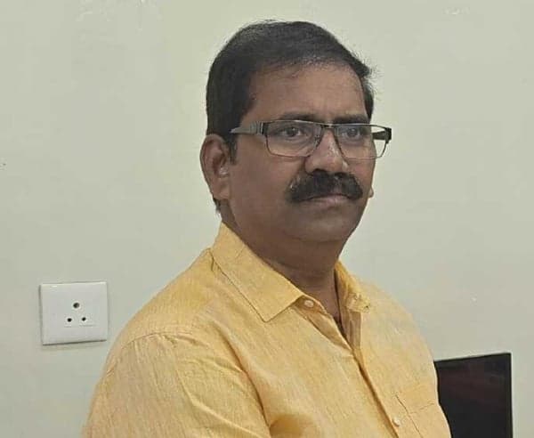 రికార్డ్ అసిస్టెంట్‌కు డీఈవో ఆదేశం - Udayam