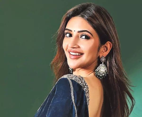 ఏప్రిల్‌ 30న కార్తిక్‌- శ్రీలీల ప్రేమకథ