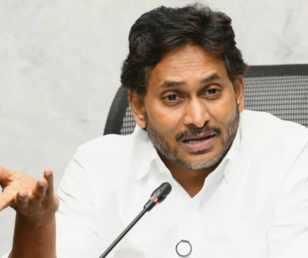 డీఎస్సీ అక్రమాలపై సీబీఐ విచారణకు జగన్ డిమాండ్