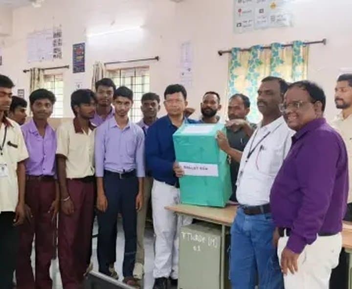 గురుకులంలో నమూనా ఎన్నికలు - Udayam Digital