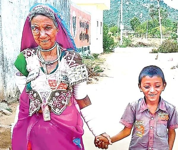 కంటి చూపు కోసం ఆ కుటుంబం వేదన