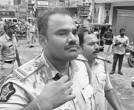 దర్శిలో పోలీసులపై వైకాపా శ్రేణుల దాడి.. ఎస్‌ఐకి తీవ్ర గాయాలు