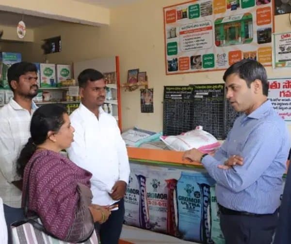 విత్తనాల కొరత లేకుండా చూడాలి: కలెక్టర్ అనురాగ్