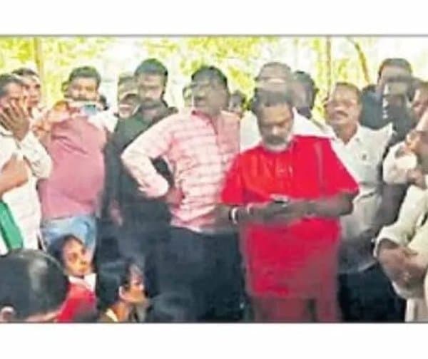 రైతుల ఆగ్రహం: ఉద్రిక్తత