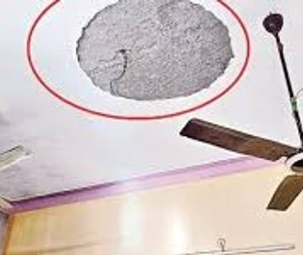 స్లాబు పెచ్చులు పడి చిన్నారి మృతి - Udayam Digital
