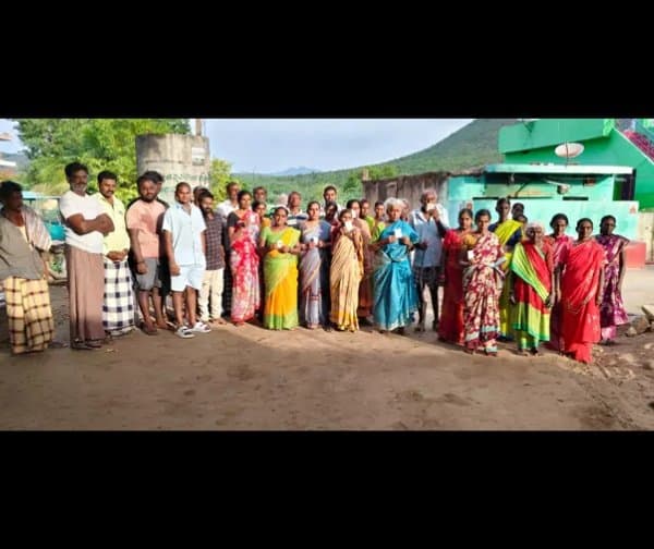 ఓటు హక్కు కోసం ఓటర్ల ఆందోళన