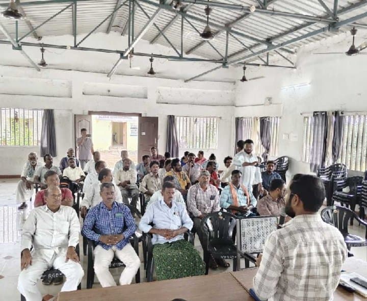 పంటల సాగుపై రేగొండ రైతులకు అవగాహన