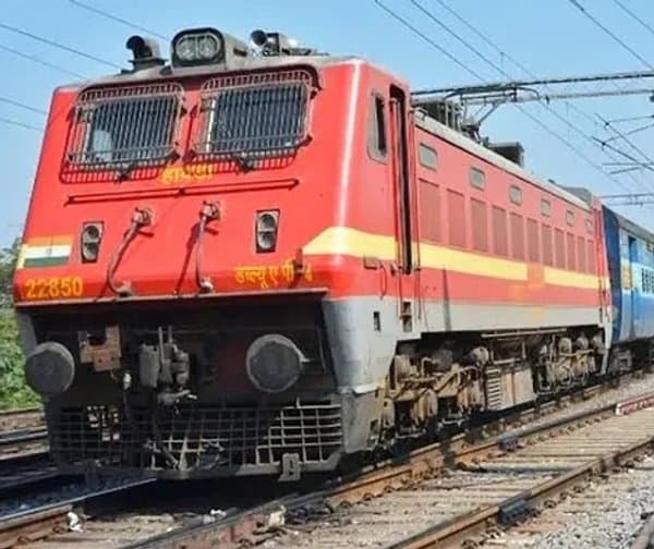 గోదావరి స్టేషన్లో 3 మెము రైళ్ల హాల్ట్ రద్దు
