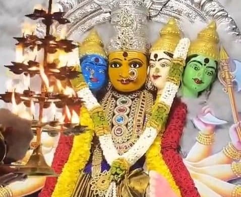 గాయత్రీదేవిగా నిమిషాంబికా అమ్మవారి దర్శనం - Udayam