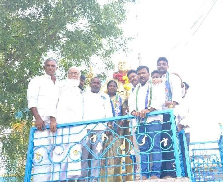 అంబేద్కర్‌కు నివాళులతో వైసీపీ ప్రచారం - Udayam