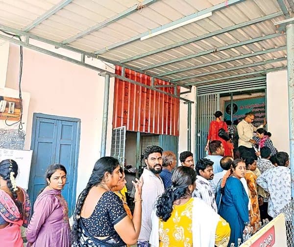 కోరుకొండలో అన్నదానానికి తిప్పలు
