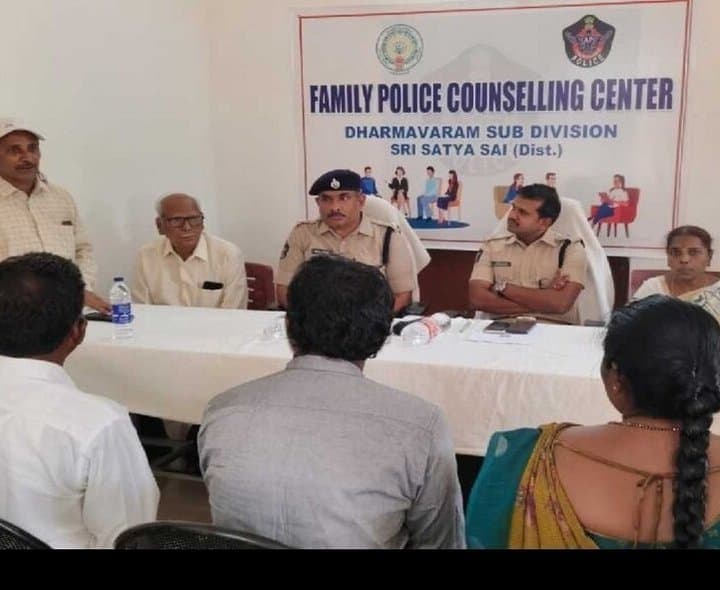 ఫ్యామిలీ కౌన్సెలింగ్‌ సెంటర్‌ను పరిశీలించిన ఎస్పీ