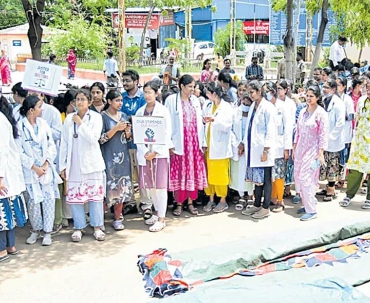 అత్యవసర సేవలకు జూడాల దూరం