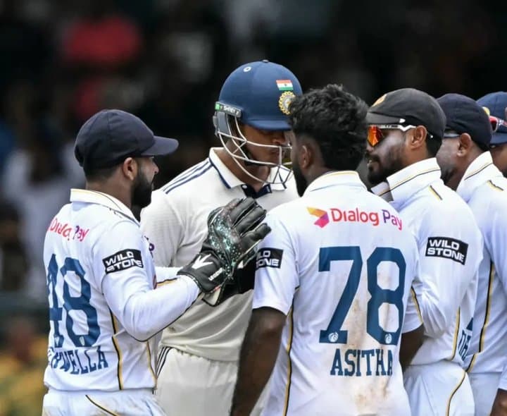 జైస్వాల్‌, ఫెర్నాండోకు 25 శాతం జరిమానా