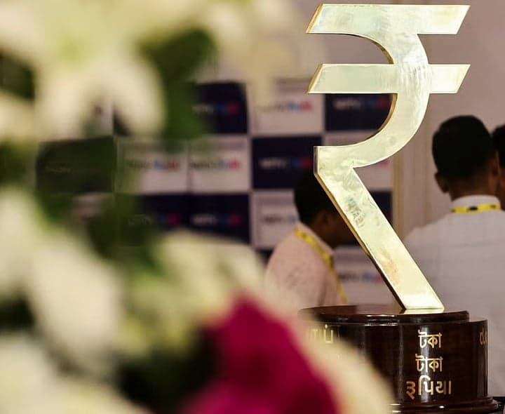 డాలర్‌తో రూపాయి 96.03 వద్ద ముగింపు