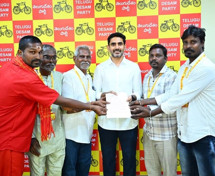 మంగళగిరిలో నారా లోకేశ్ ప్రజాదర్బార్   - gallery image 2