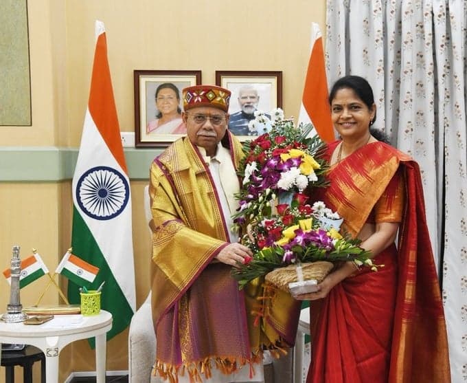 గవర్నర్‌తో మహిళా కమిషన్ చైర్‌పర్సన్ నెరెళ్ల శారద భేటీ