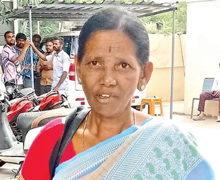 ఏటీఎం కార్డు మార్చాడు.. నగదు దోచేసాడు - Udayam