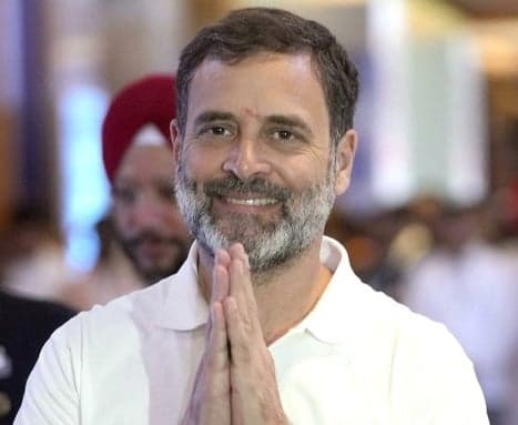 పరువు నష్టం కేసులో రాహుల్ గాంధీకి ఊరట