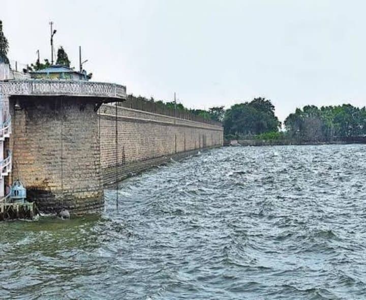 ఉద్ధృతంగా ప్రవహిస్తున్న మంజీరా