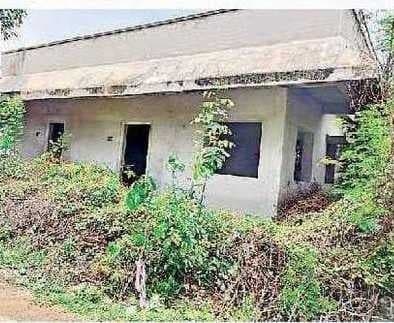 వల్లాపల్లిలో నిరుపయోగంగా ఆరోగ్య కేంద్రం - Udayam