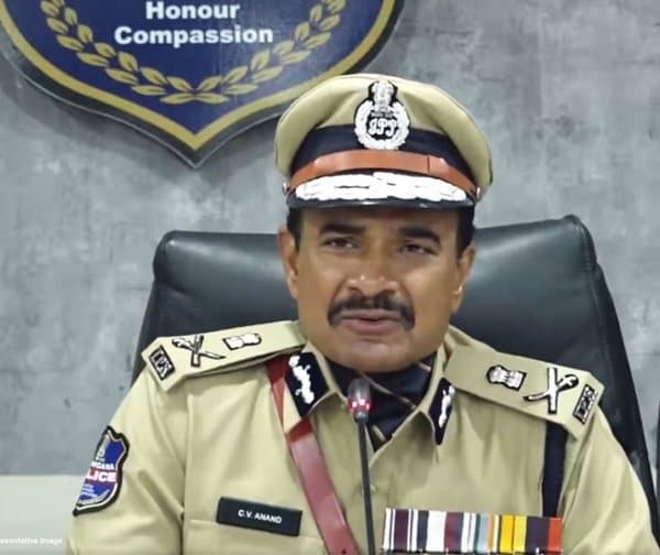 సైబర్ నేరాల అడ్డుకట్టకు ఏఐ సేవలు: డీజీపీ - Udayam Digital