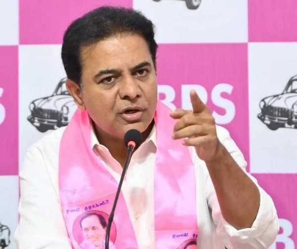 'బేటా బచావో'గా మారిన బీజేపీ నినాదం: కేటీఆర్ వ్యంగ్యాస్త్రాలు