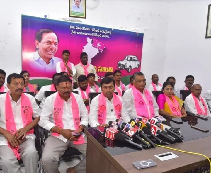 ఉద్యోగుల కోసం బీఆర్‌ఎస్‌ నిరసన