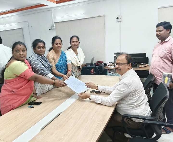 చిత్తూరు పీజీఆర్‌ఎస్‌కు 9 అర్జీలు - Udayam