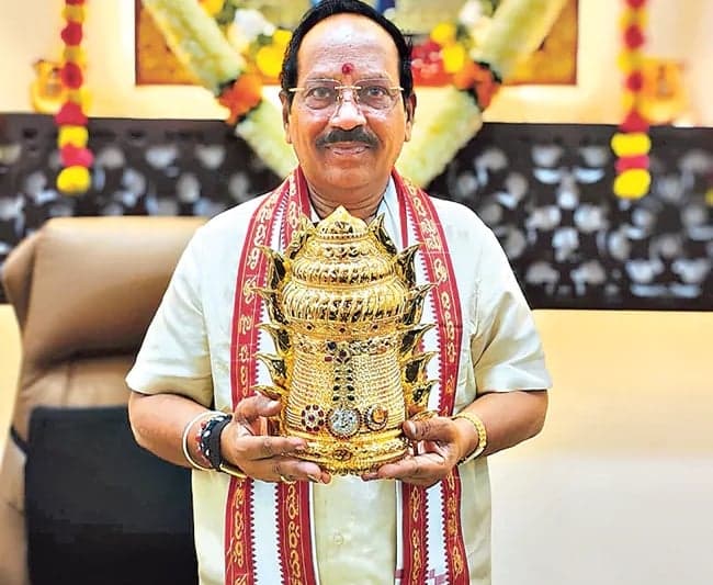 దుర్గమ్మకు వజ్రాల స్వర్ణకిరీటం