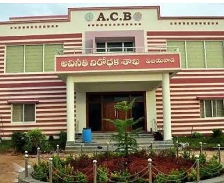 రూ.63 లక్షలు చెల్లించాల్సింది.. రూ.63 కోట్లు చూపించడంతో షాక్
