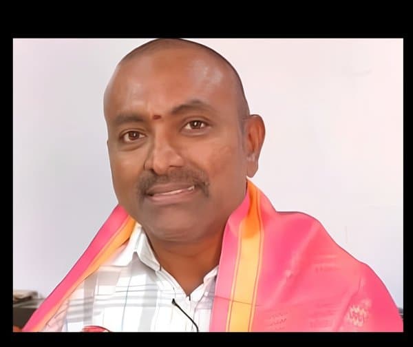 రోడ్డు ప్రమాదంలో కథలాపూర్ తహసీల్దార్‌కు గాయాలు