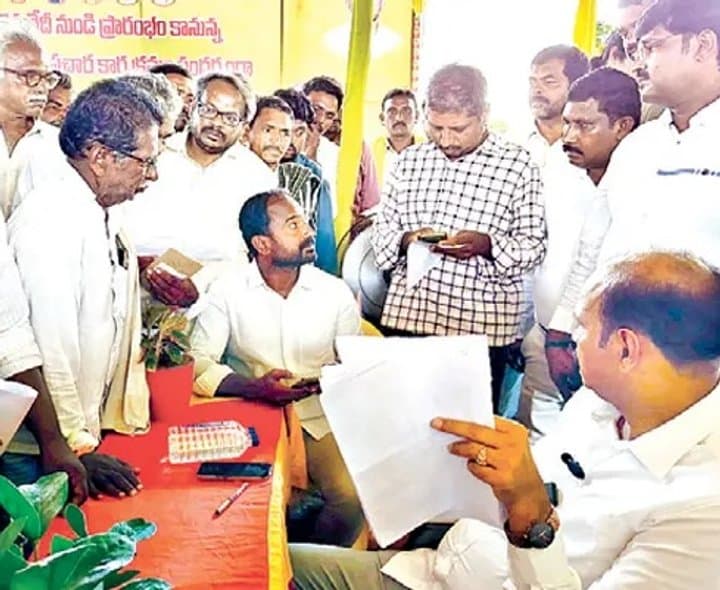 సస్పెండ్‌ తహసీల్దారు, ఆర్‌ఐ: మంత్రి