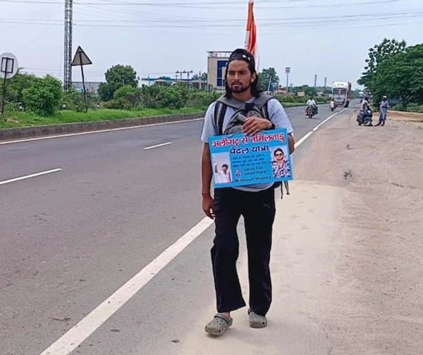 విజయ్ కోసం కాలినడకన యాత్ర