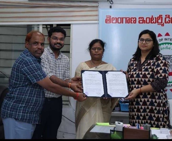 ఇంటర్‌ విద్యార్థినులకు పైలట్‌ శిక్షణ