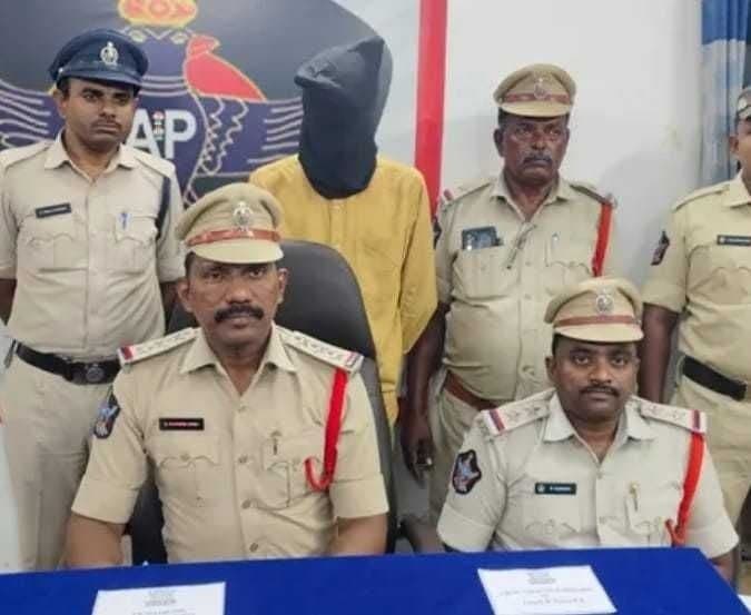 తెనాలిలో చోరీకి పాల్పడిన వ్యక్తి అరెస్ట్ - Udayam